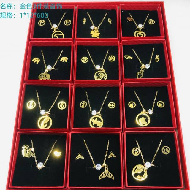 Golden 3-piece jewelry set