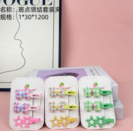 Spotty bow tie suit clip