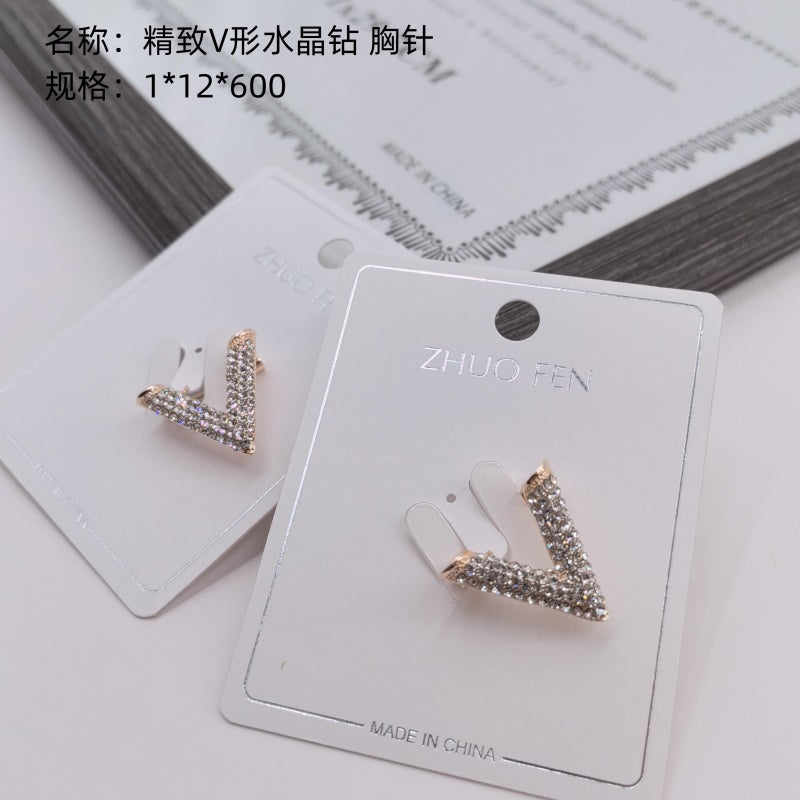 Exquisite V-shaped Crystal Diamond Brooch