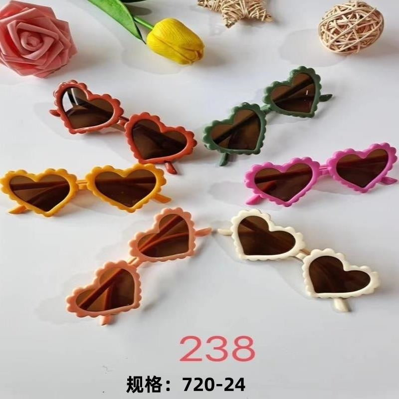 238 Heart - shaped Wavy - rimmed Glasses