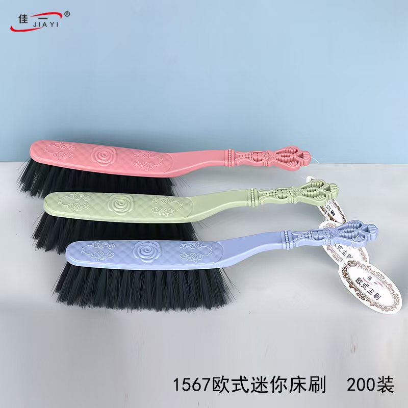 Bed 1567 brush