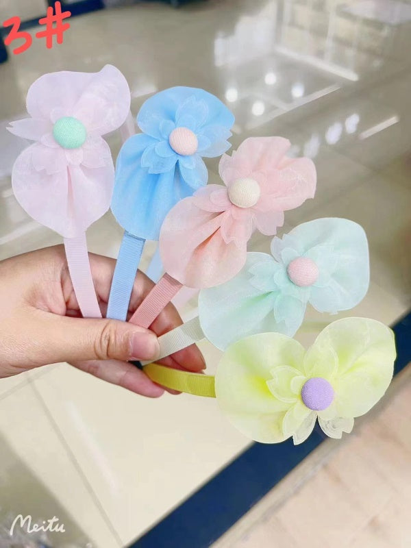 Solid-color yarn flower head buckle