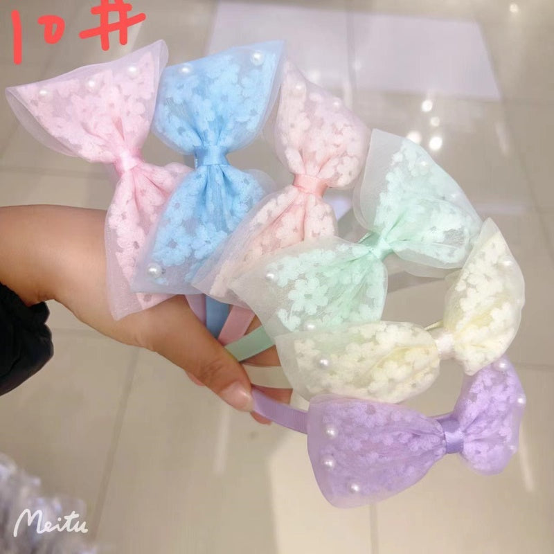 Lace-stitched pearl head buckle