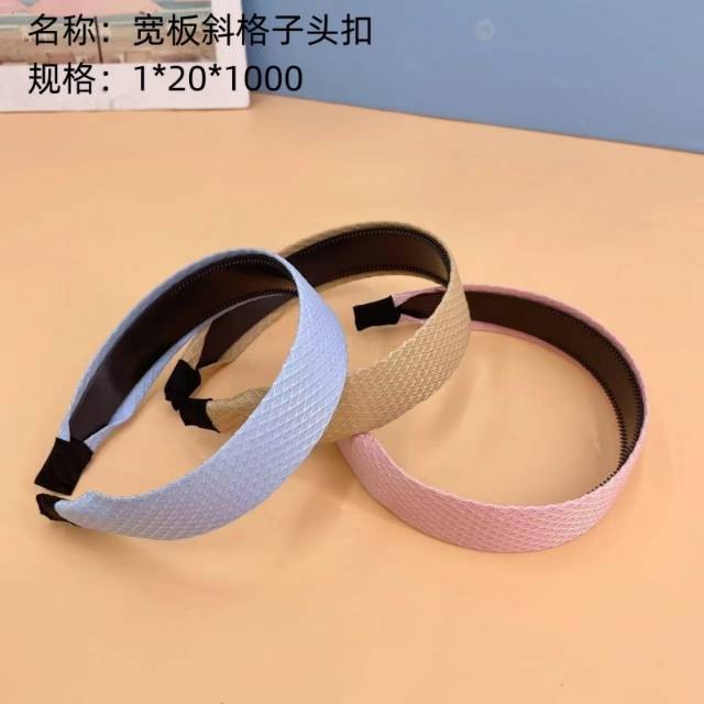 Wide plate diagonal lattice head buckle