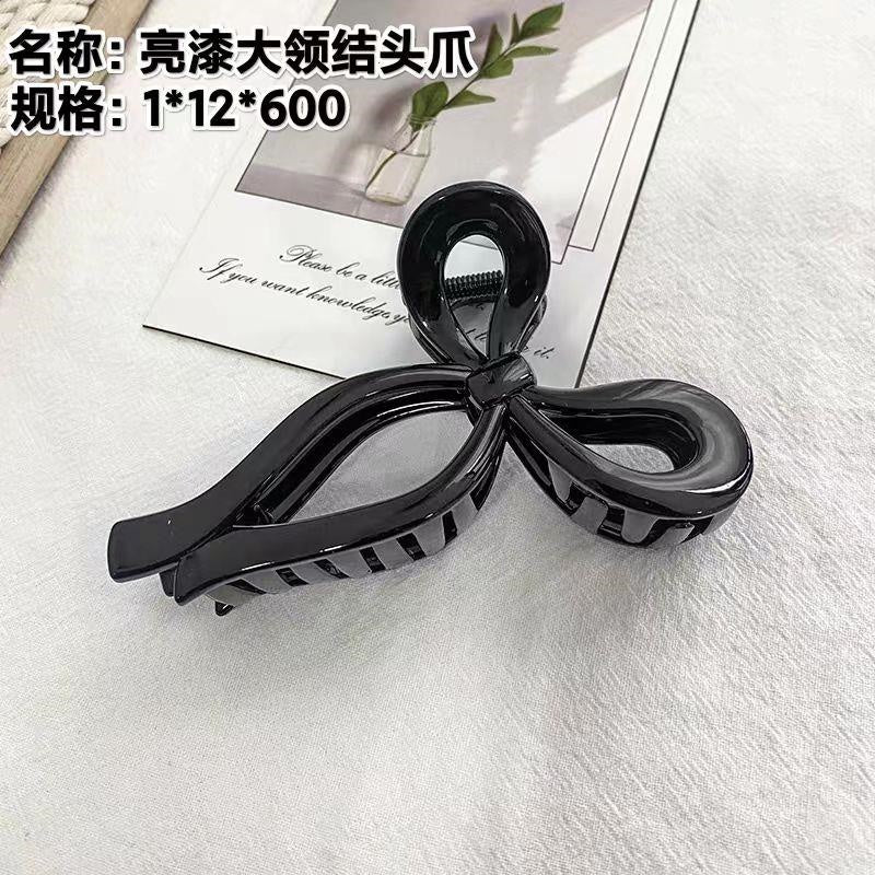 Lacquer Large Bow-tie Claw