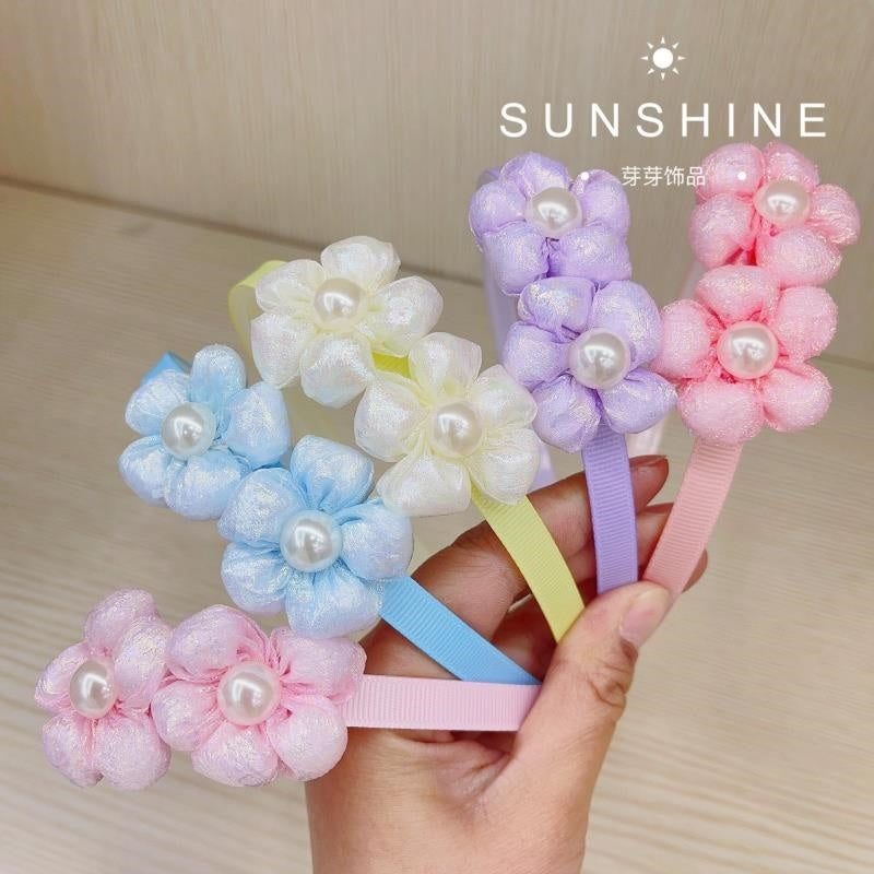 Two bubble yarn small flower head buckle