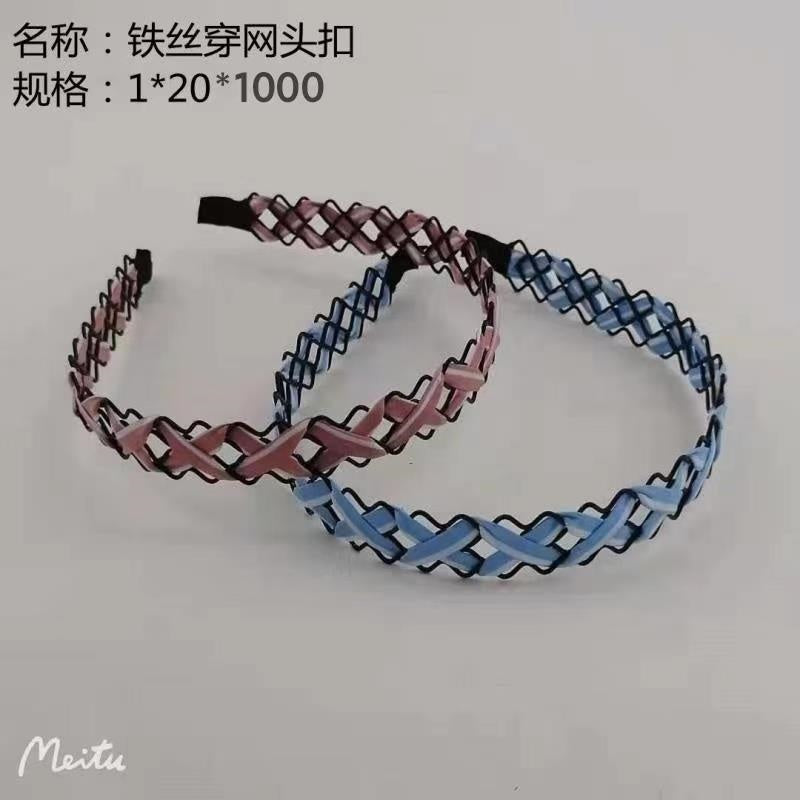 Wire through mesh buckle