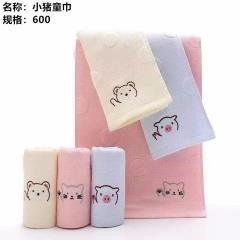 T452 Piglet Children's Towel