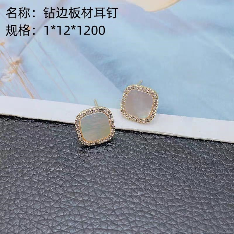 Drill-edge plate stud earrings