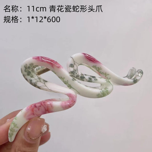 11cm blue and white porcelain snake head claw