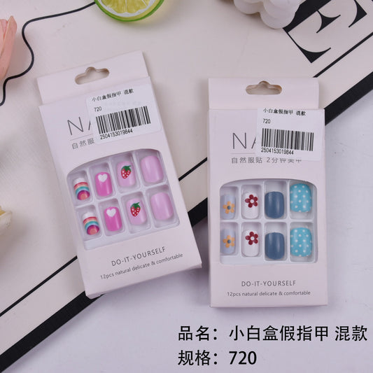 Small white box fake nails, mixed styles