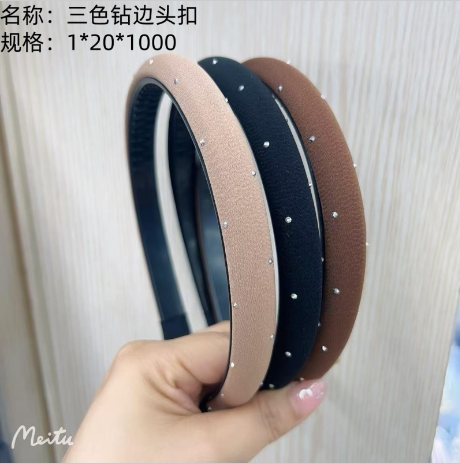 Three-color diamond - edged head buckle