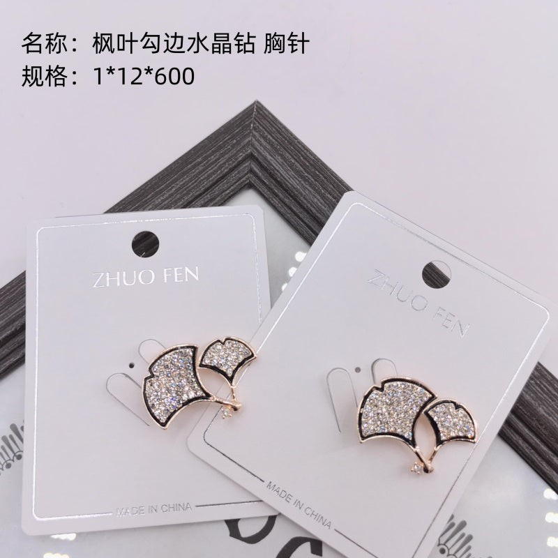 Maple Leaf Outline Crystal Diamond Brooch