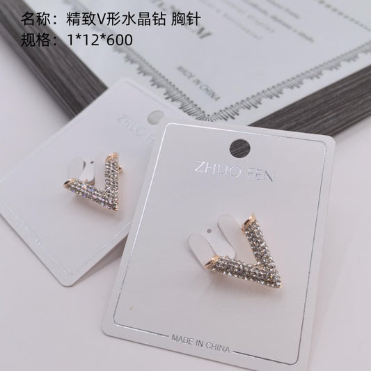 Exquisite V-shaped Crystal Diamond Brooch