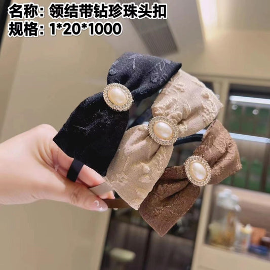 Bow tie with diamond - studded pearl head buckle