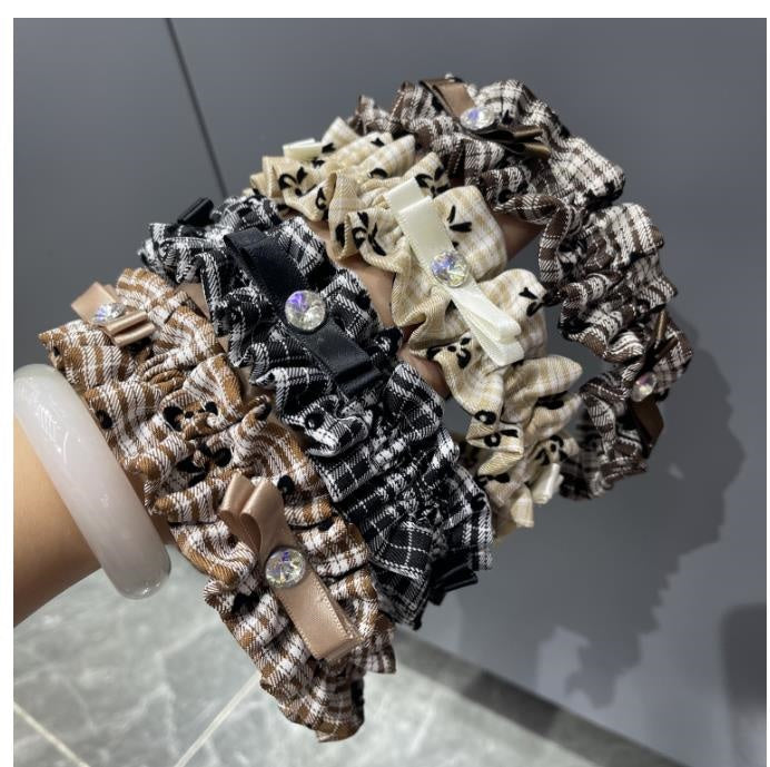 Wrinkle-patterned lattice RJ45 head buckle