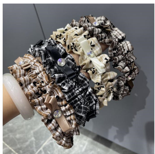 Wrinkle-patterned lattice RJ45 head buckle