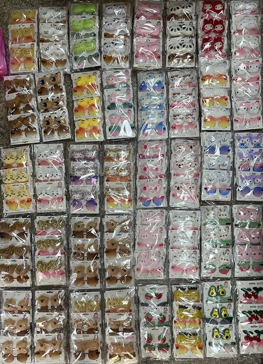 Glasses and hair accessory sets in mixed styles
