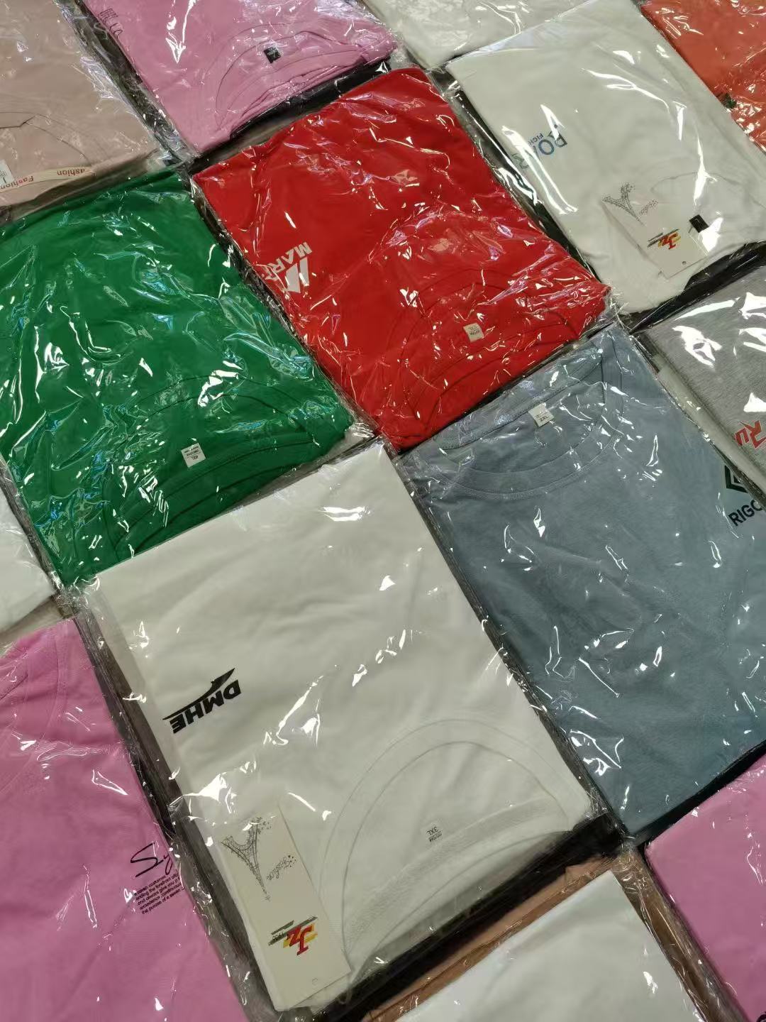 One-size-fits-all T-shirts in mixed styles