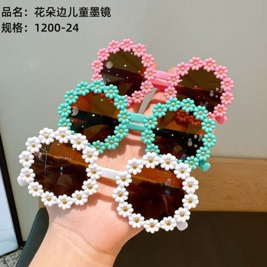 Children's sunglasses for the flower border
