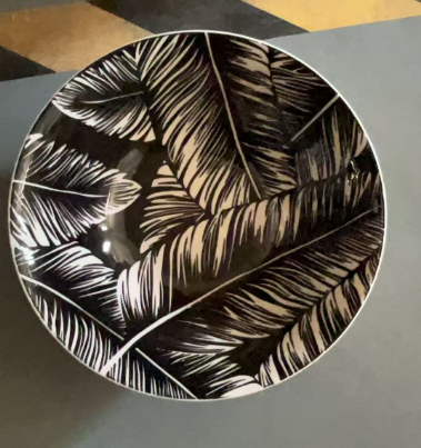 8 bucket black leaves 