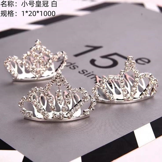 Small crown, white