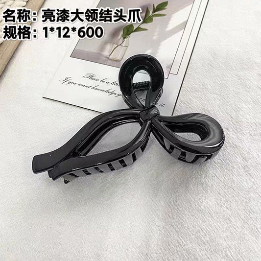 Lacquer Large Bow-tie Claw