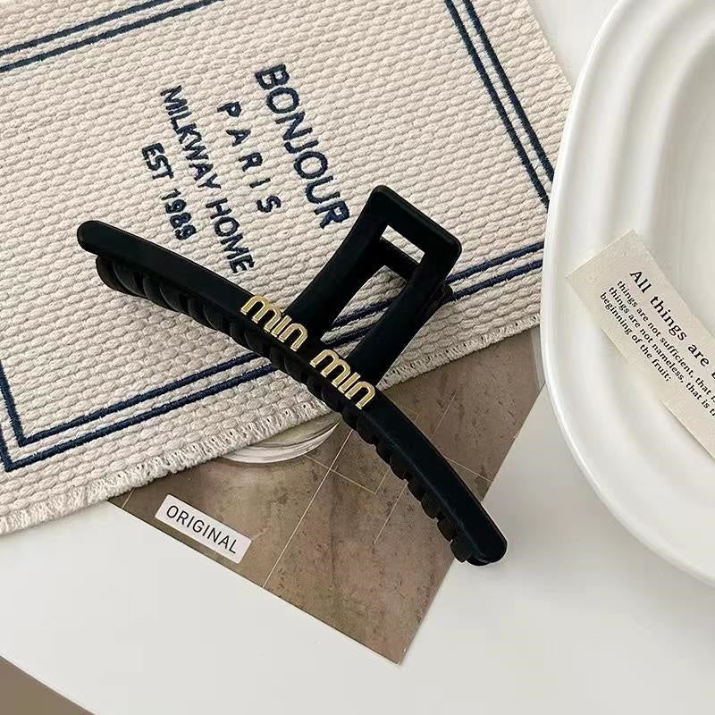 hanger double letter head claw black