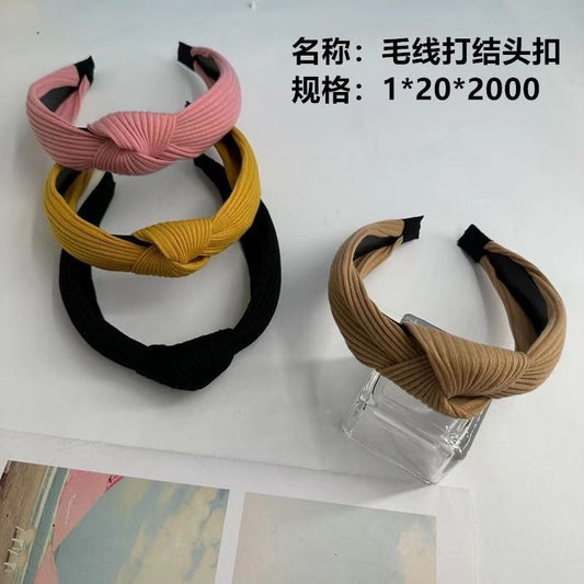 Knotted wool buckle
