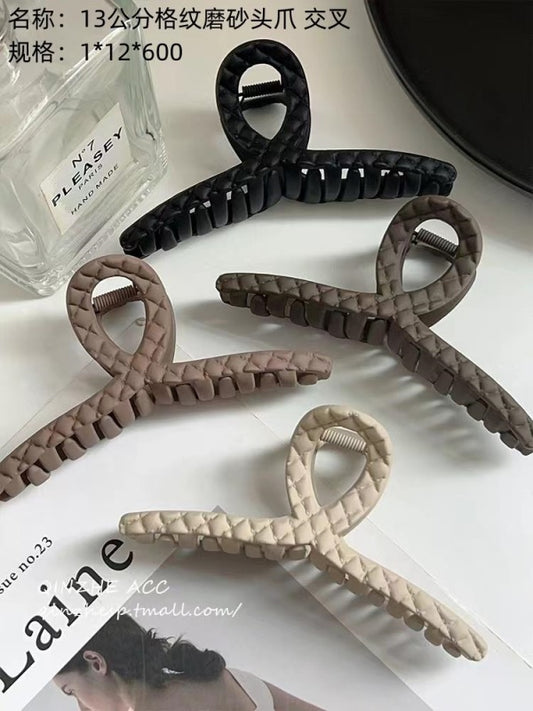 13 cm checkered matte head claws crossed