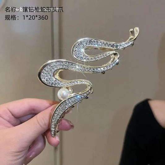 Snake head claw of diamond-encrusted gun