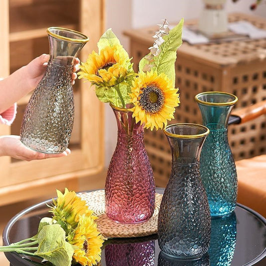 2201 lacquer gold tracing vase