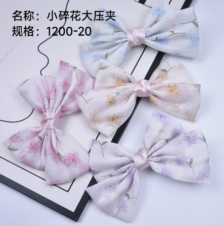 Pinza para el pelo grande con diseño floral pequeño