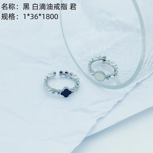 Black and white oil - dripping ring