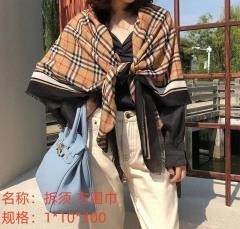 Square scarf with frayed edges 