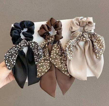 Small floral ribbon gut ring