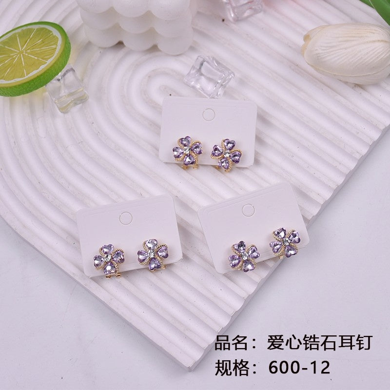 Heart - shaped zircon stud earrings 