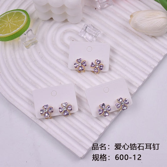 Heart - shaped zircon stud earrings 