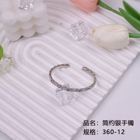 Simple silver bracelet 