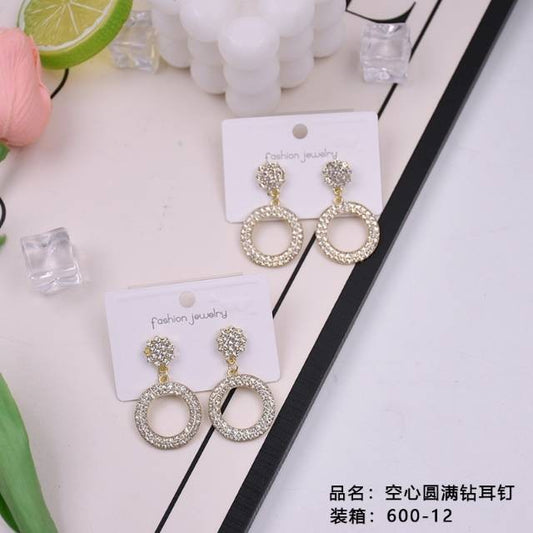 Hollow round diamond stud earrings