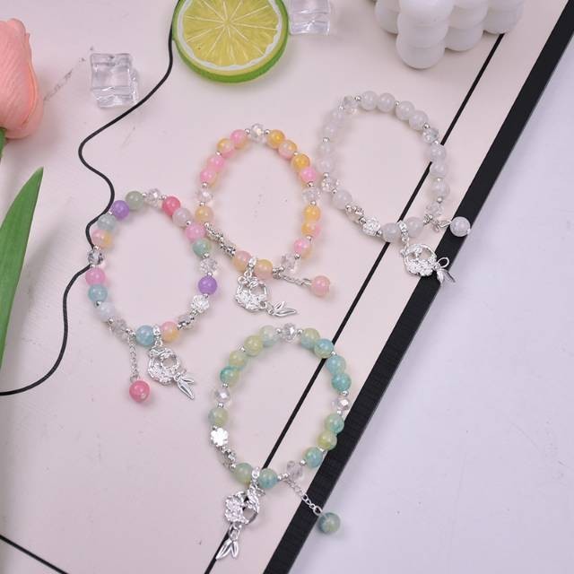 Colorful crushed stone pendant bracelet