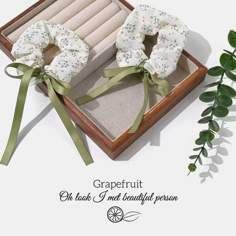 Floral Ribbon Gut Circle