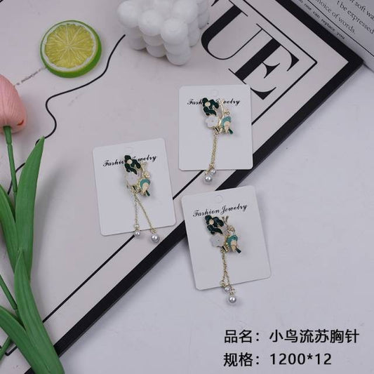 Bird Tassel Brooch