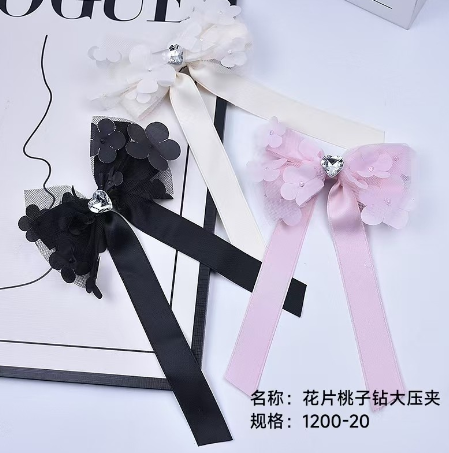 Flower pieces, peach-shaped items, large drilling press clips