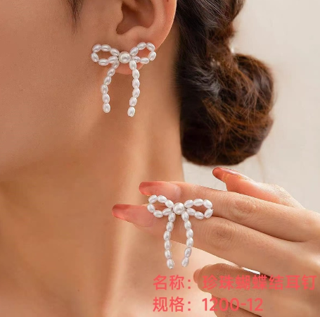 Pearl bow - shaped stud earrings