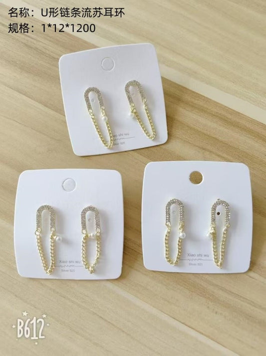 U-shaped chain tassel earrings